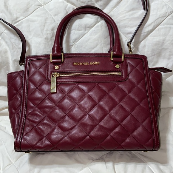 Like new  Michael Kors Selma bag for the fall beautiful quilted bag - Picture 5 of 16